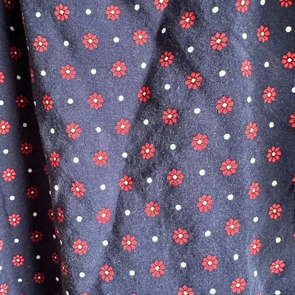 Draper James 100% Rayon blouse. Blue w/ small red flowers. SS sz XL - Picture 5 of 8